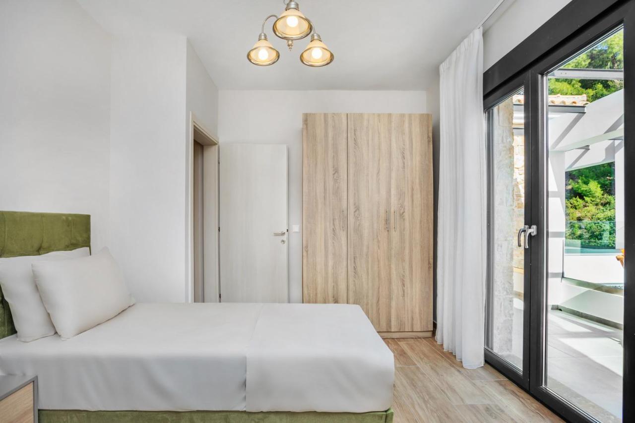 Epta Villas Luxury Redefined 아기아 파라스케비 외부 사진